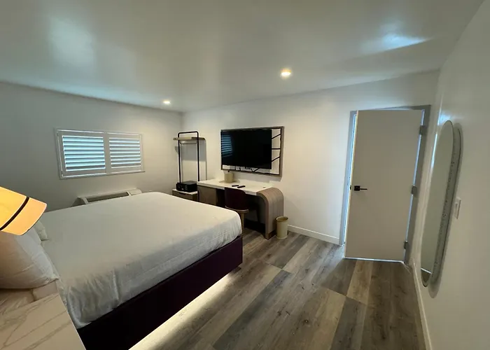 Hotel Rudra - Hollywood