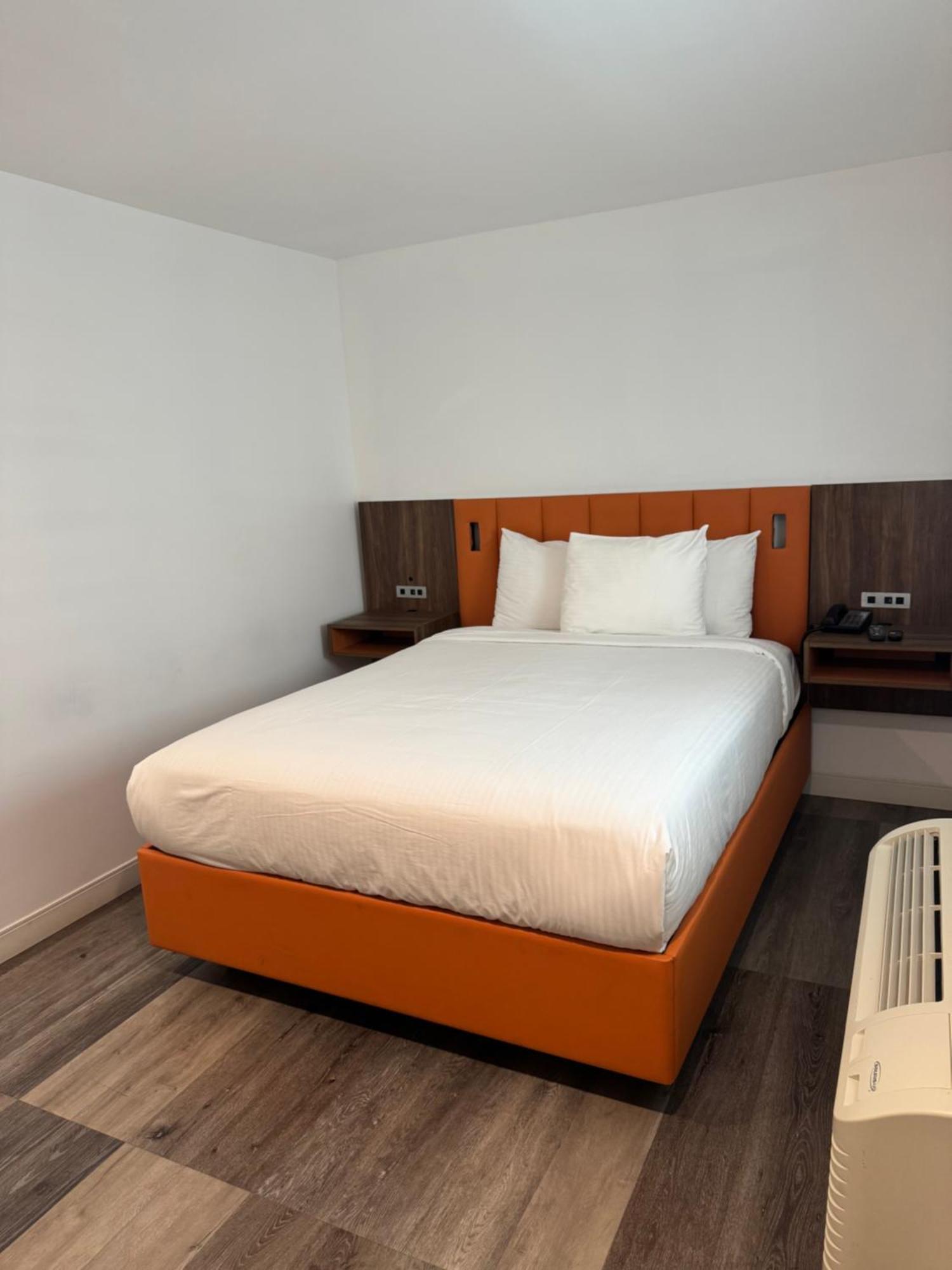 Rudra - Hollywood Hotel