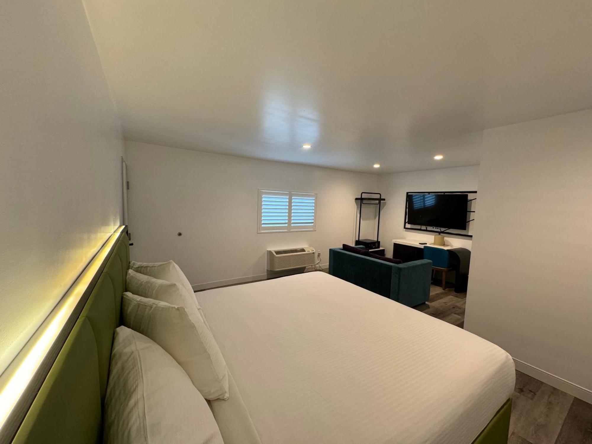 Hotel Rudra - Hollywood